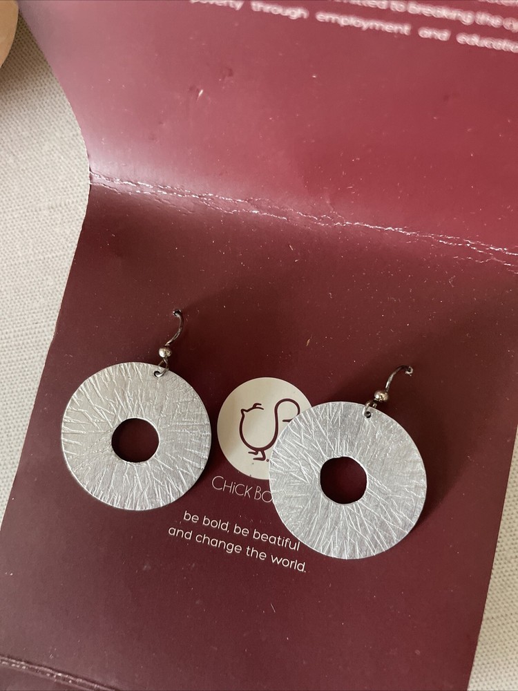 CHICK BOSS HAND-MADE Dangle Earrings Itza Artisans Silver Tone Guatemala New