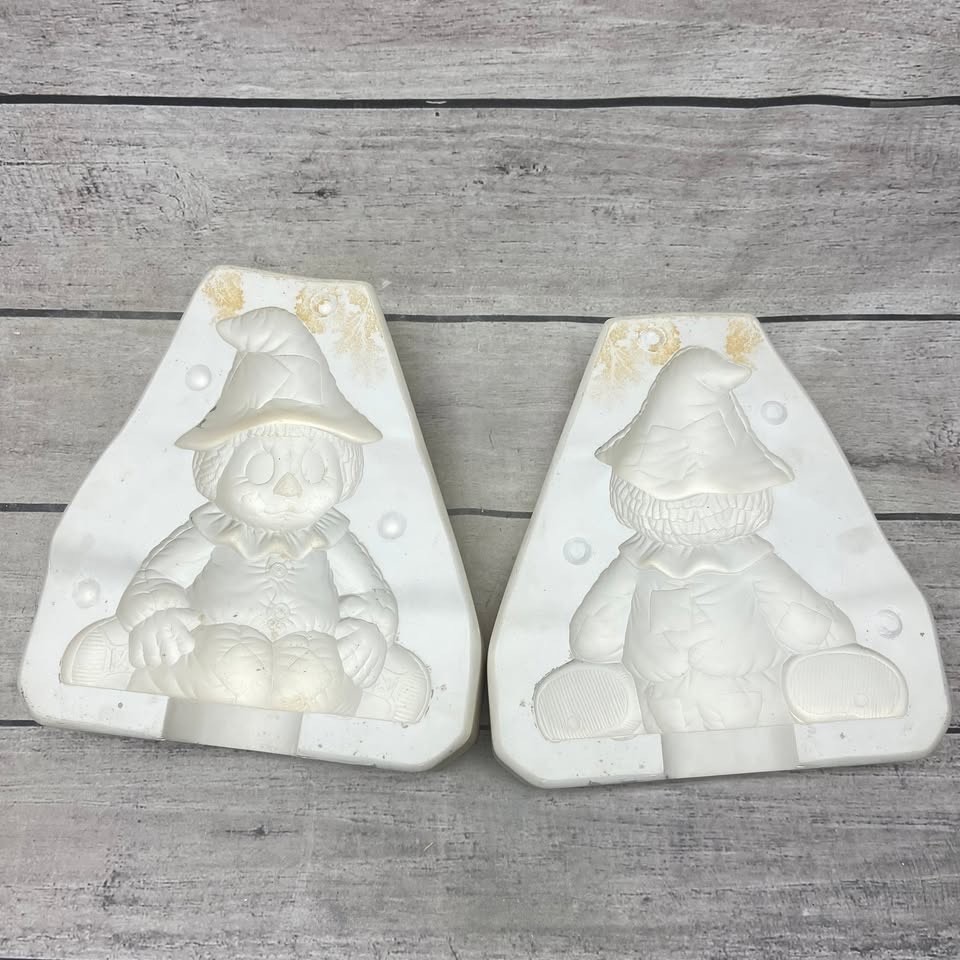 1986 Donas Ceramic Mold Stuffed Scarecrow #344