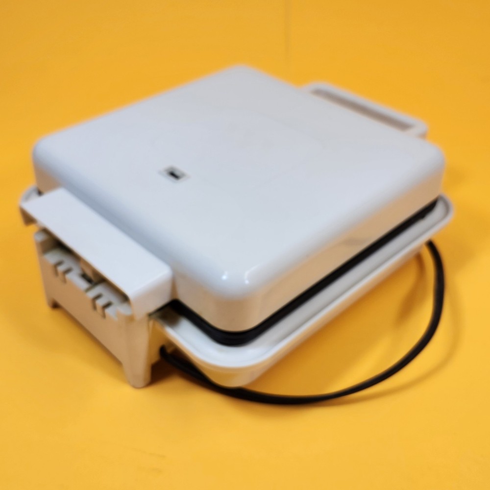 Toastmaster Waffle Maker Model 282 Tested White Cool Touch Baker Vintage Machine