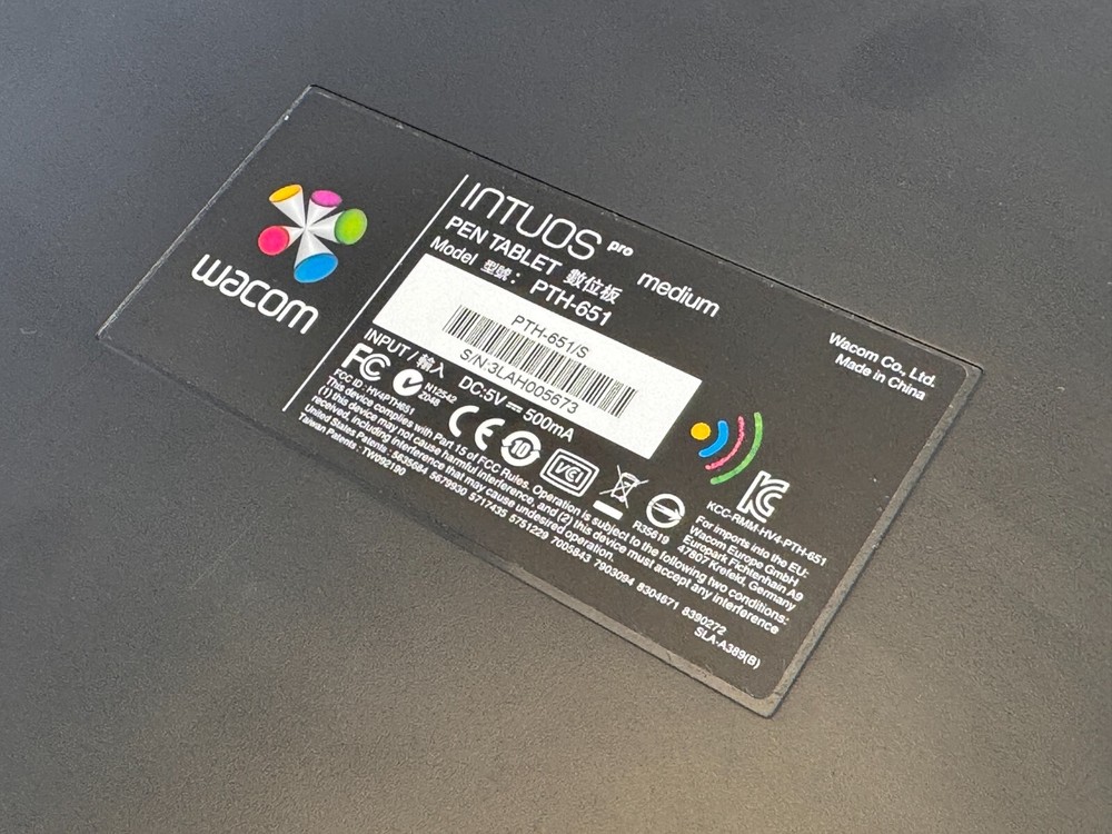 Wacom Intuos Pro Special Edition Medium with Pen (Multi-Touch NOT WORKING)