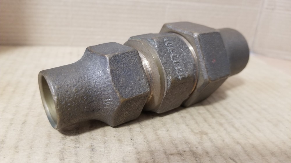 Mueller Straight Coupling with threaded Copper Flare Nut