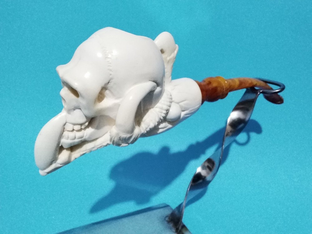 clawed skull Cryz Cafer