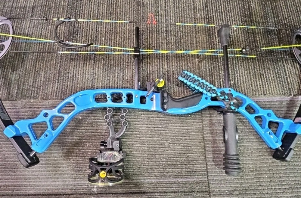 Diamond Archery by Bowtech Prism RH (Blue) Compound Bow + Bow Case & Accessories