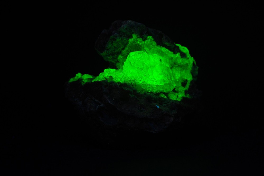 JH9152 Glassy Hyalite Opal, Hungary