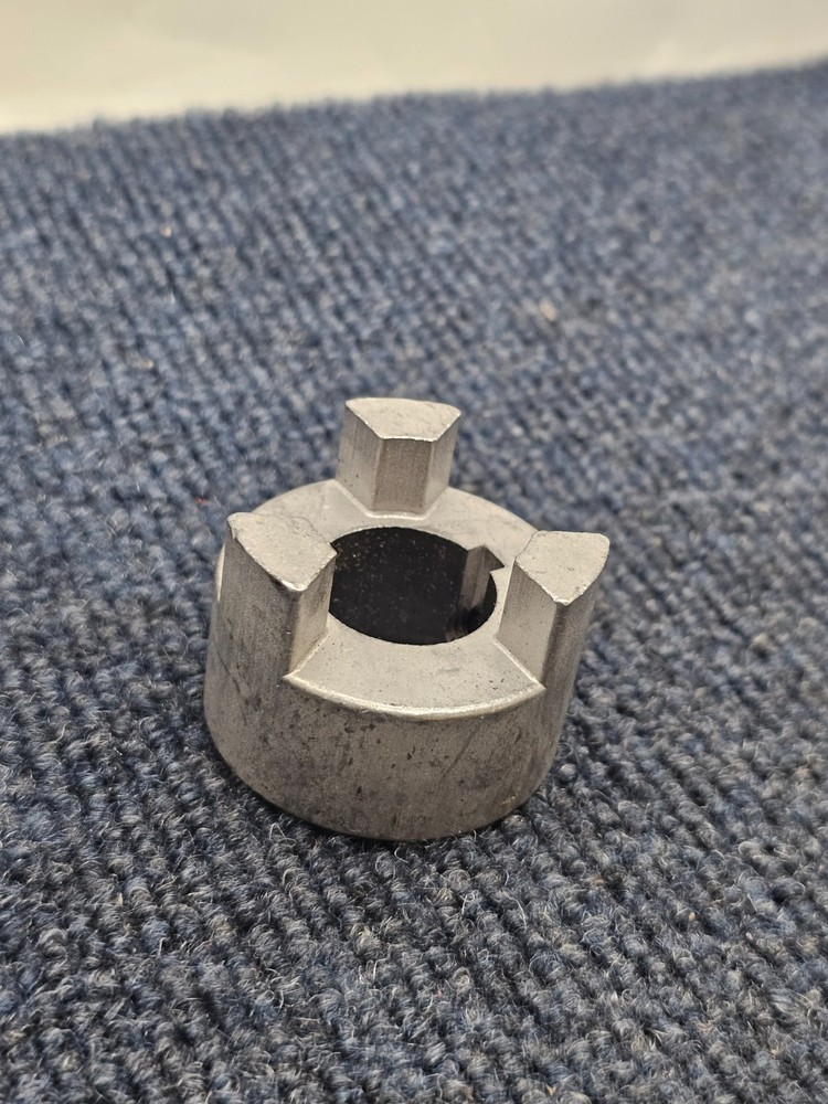 LoveJoy Inc. Jaw Type Coupling Hub L-075 .875 Keyed Bore