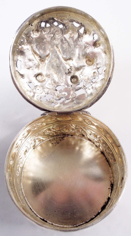 Antique Box Small Rococo Cherubs & Flowers German 800 Silver