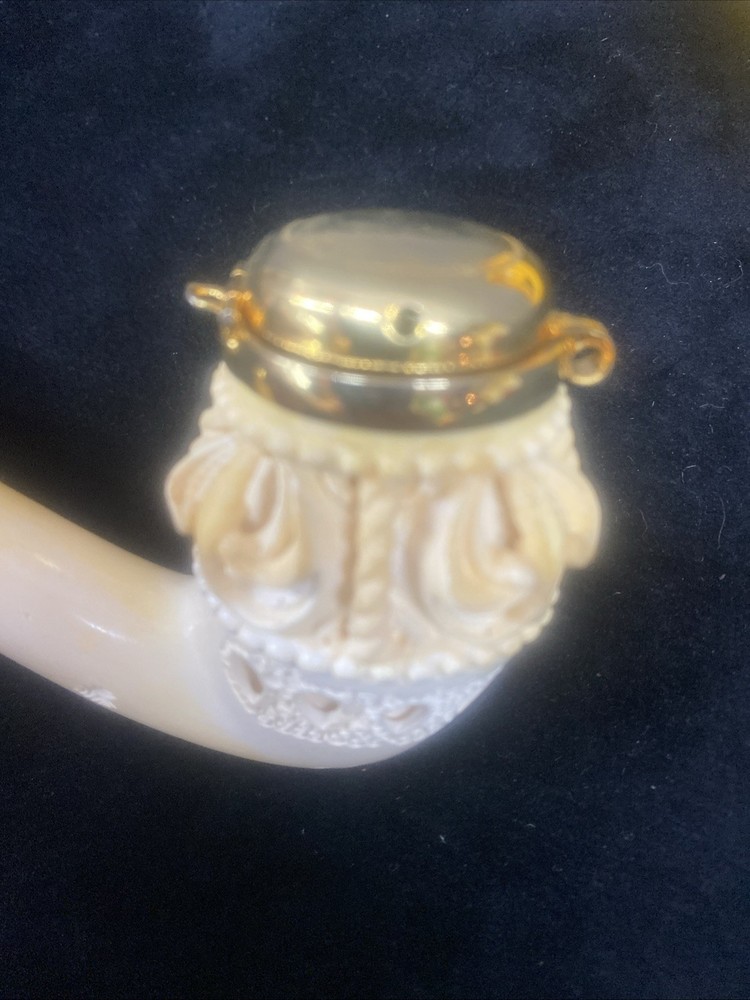 Ural Pipe Vintage With Case White Carved Pattern With Case Read Details