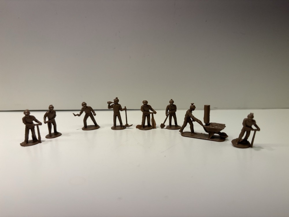 HO Scale 8 Unpainted Workmen