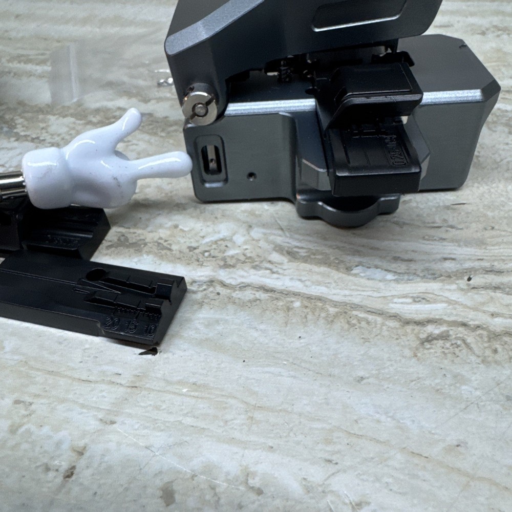 Grow RD Cs-33 Optical Fiber Cleaver Cut Cutting Tools Missing Button. As Is. L21