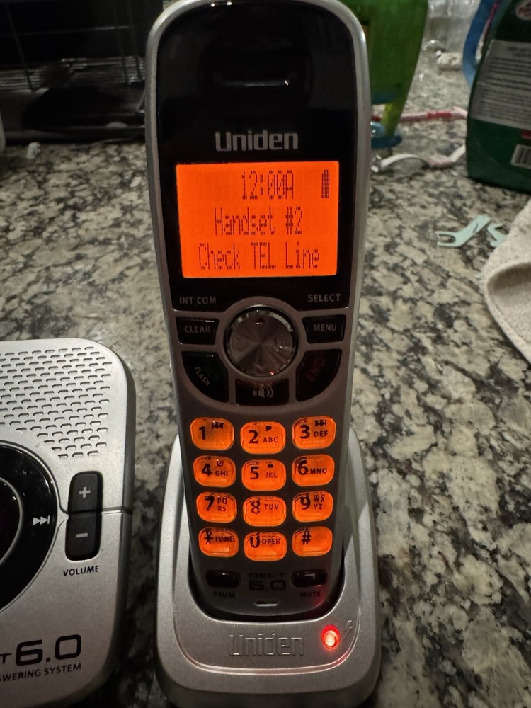 Uniden DECT 6.0 Cordless Phone System w/ Answering Machine + 2 Handsets