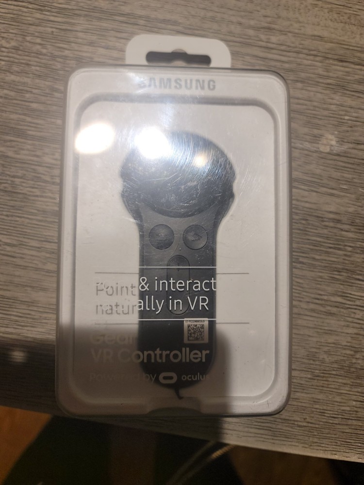 Samsung Virtual Reality Headset With Controller