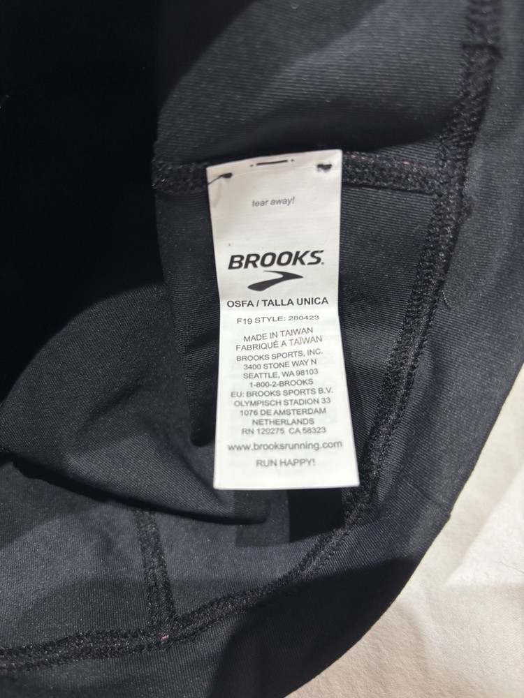 NWT Brooks Ugly Sweater Beanie - Run Merry - One Size