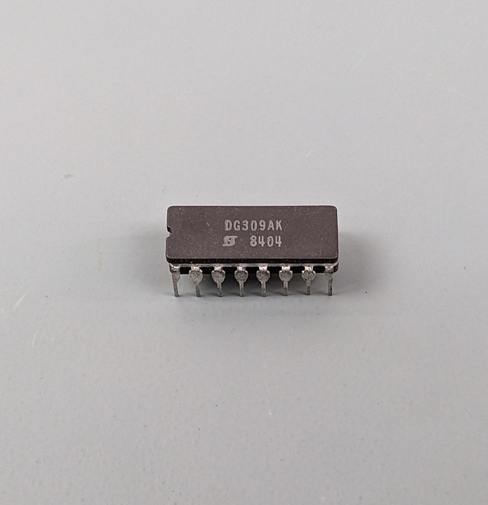 (2) Siliconix DG309AK 4 Circuit Analog Switch ICs, CMOS