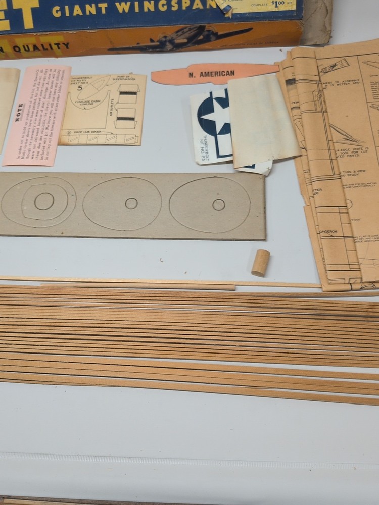 Comet Kit P3 "Thunderbolt P-47" Vintage 1940s balsa Plane