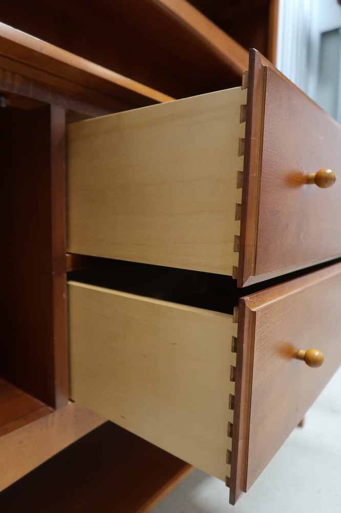 Thomasville '' Impressions'' Cherry Sideboard With Hutch