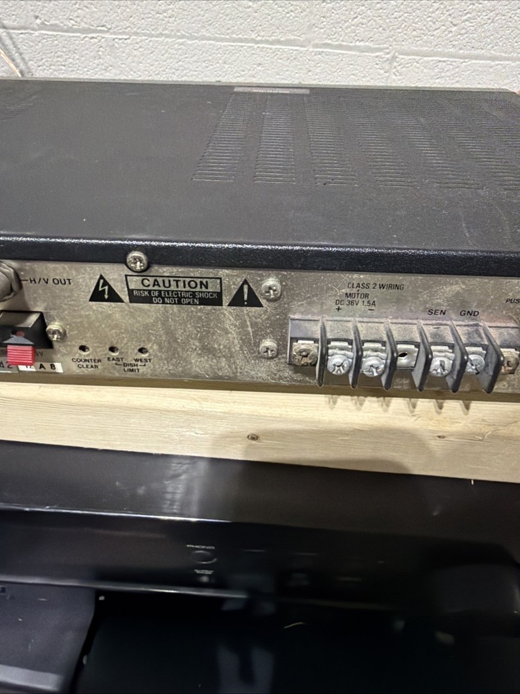 Realistic Satellite Receiver SR 2012 Powers On Vintage Rare Tech