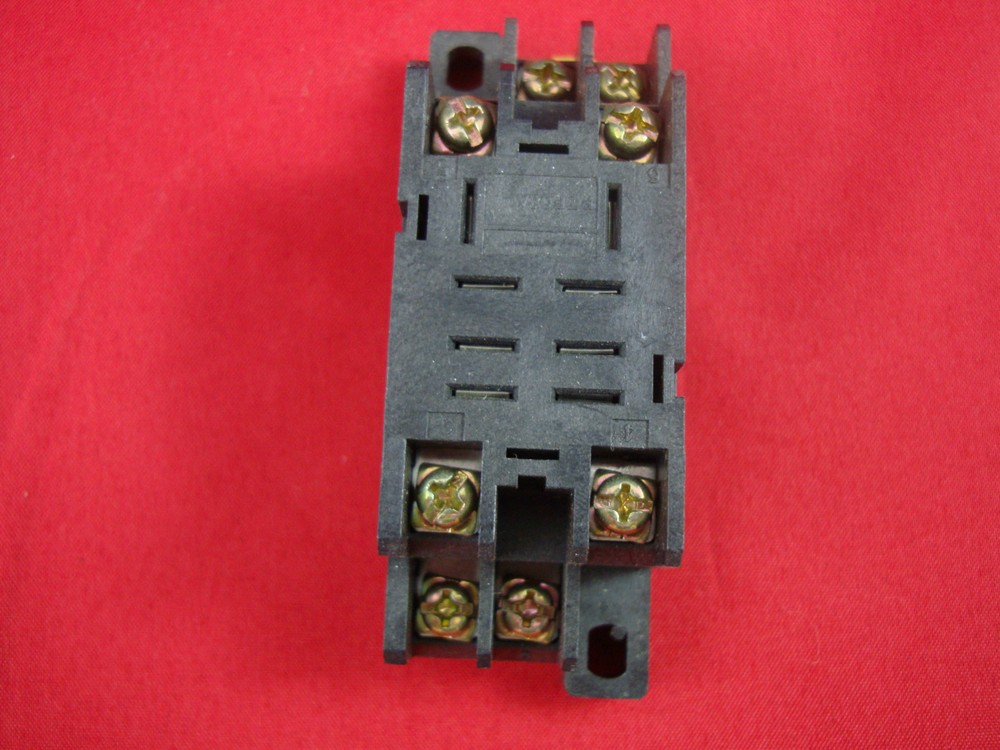 1 NEW PTF08A RELAY SOCKET BASE For 8 Pin Relay