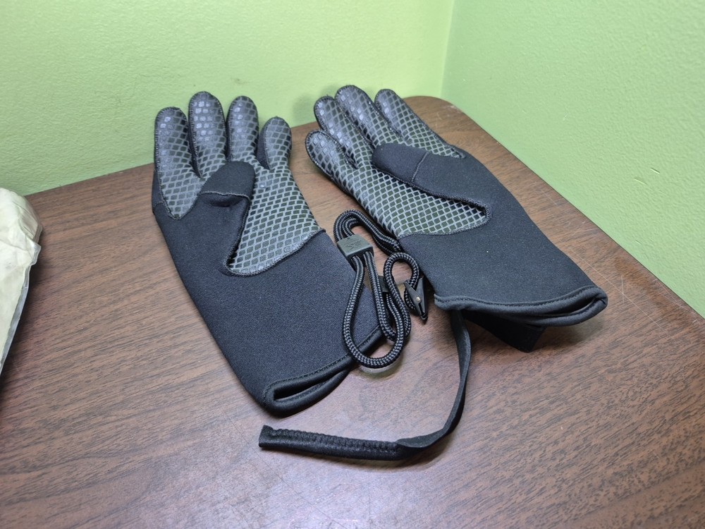Deep See Innovative Watersports Equipment Gloves Read Description