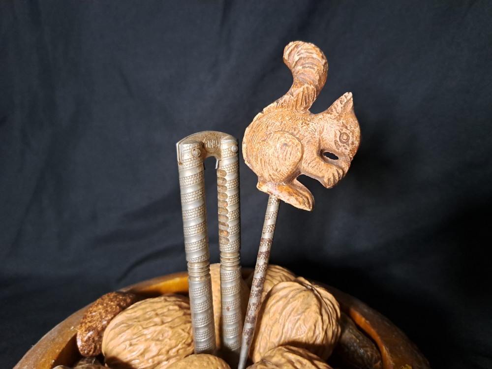 VTG Ellwood Rusticware Nutcracker Tree Bark Bowl w/ Utensils & Nuts