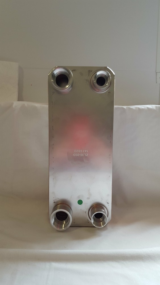 NEW! 20 Plate Water to Water Plate Heat Exchanger 1" & 3/4" FPT Ports W/Brackets