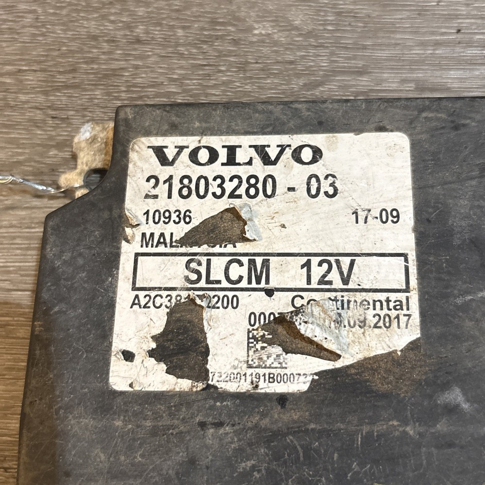 Volvo VNL Light Control Module - P/N: 21803280-03 BENT