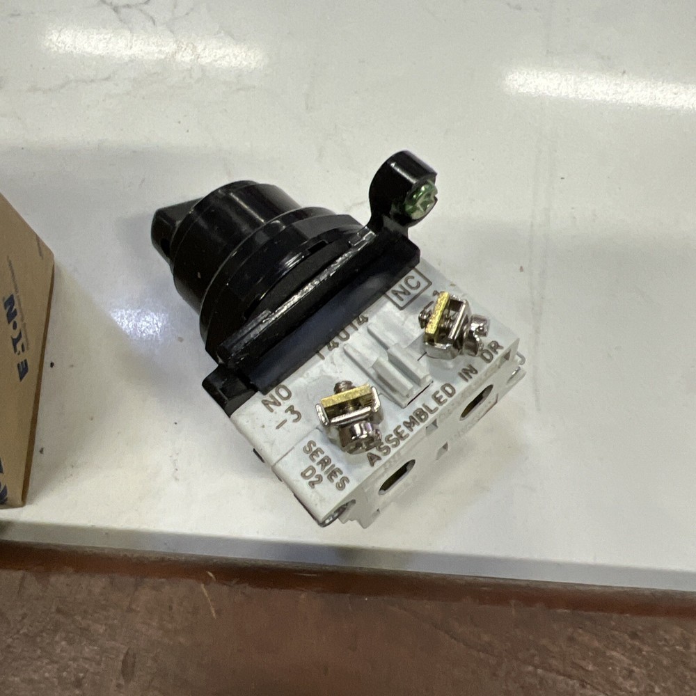Cutler-Hammer E34VFBK1-X1 Selector Switch new