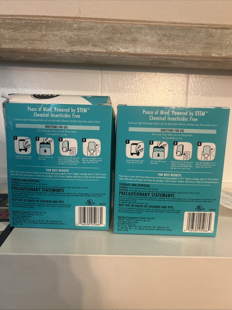 STEM Light Trap Attracts and Traps Flying Insects (2) Kits (2Devices 4Refills )