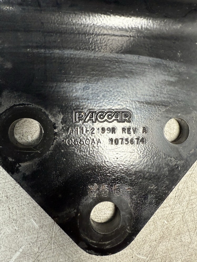 2020 PETERBILT 579 BRACKET-SUPPORT ENGINE FRONT RH A11-6082R *2082*