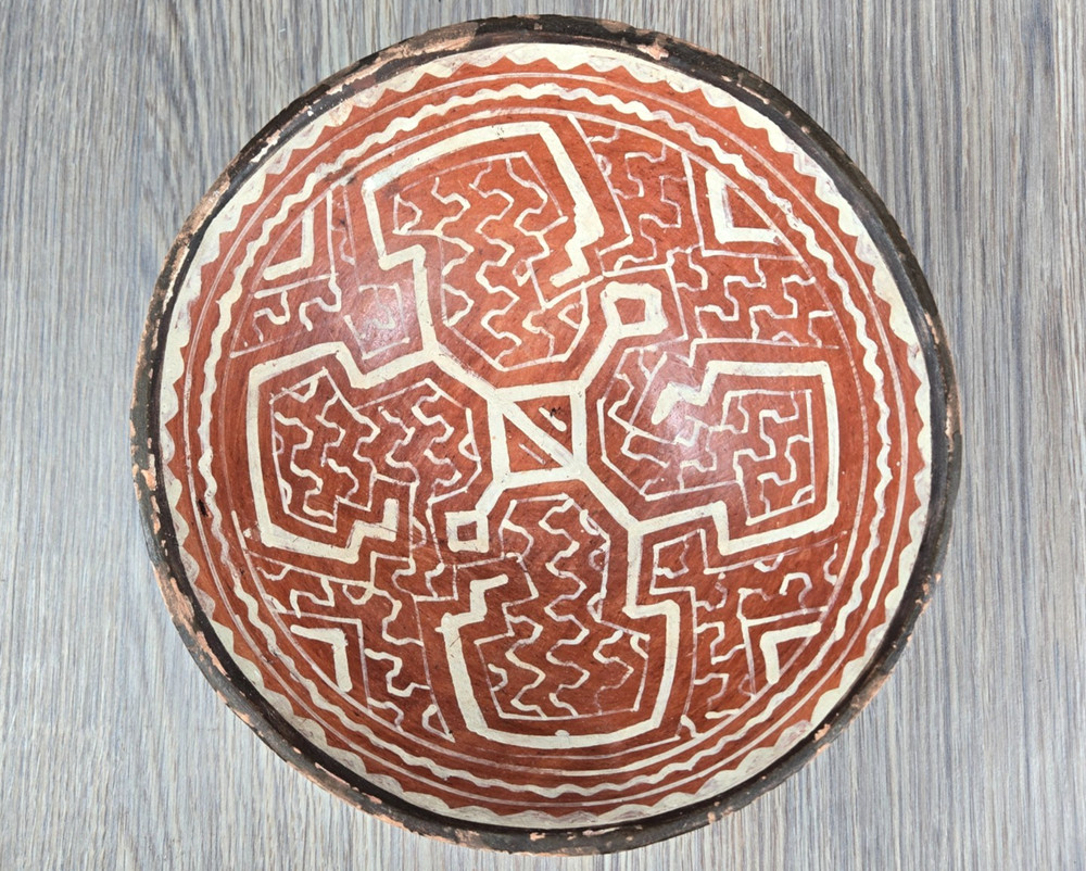Polychrome Shipibo Conibo pottery bowl Made in Peru Amazon tribal pattern 9.25"