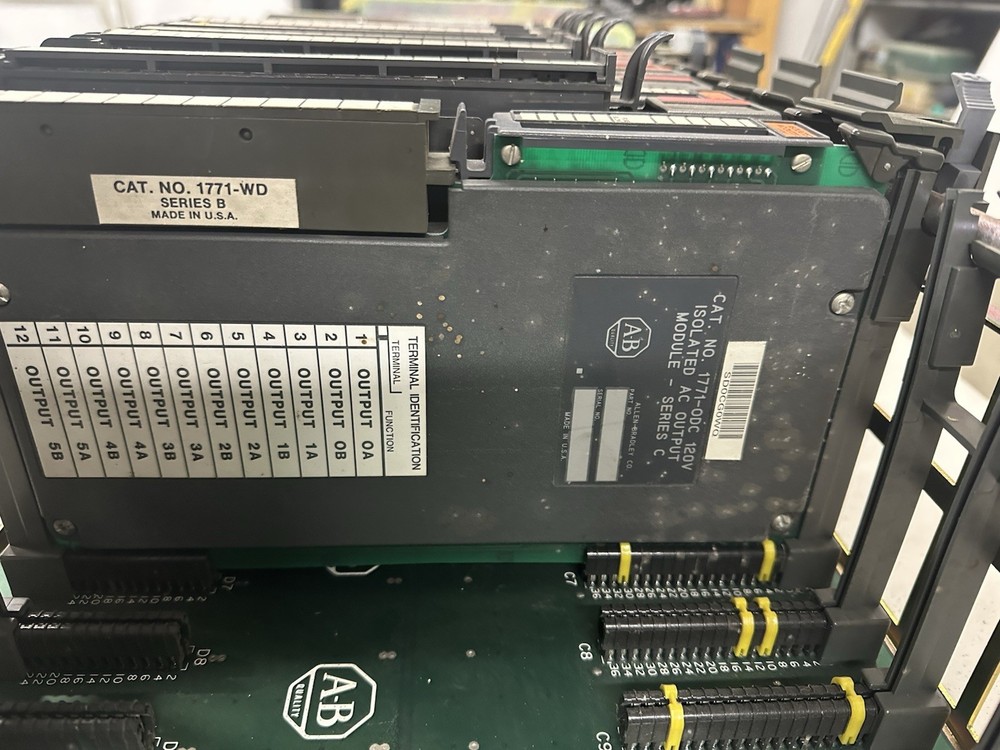Allen-Bradley 1771-A4B I/O Chassis for PLC-5 Controller Platform