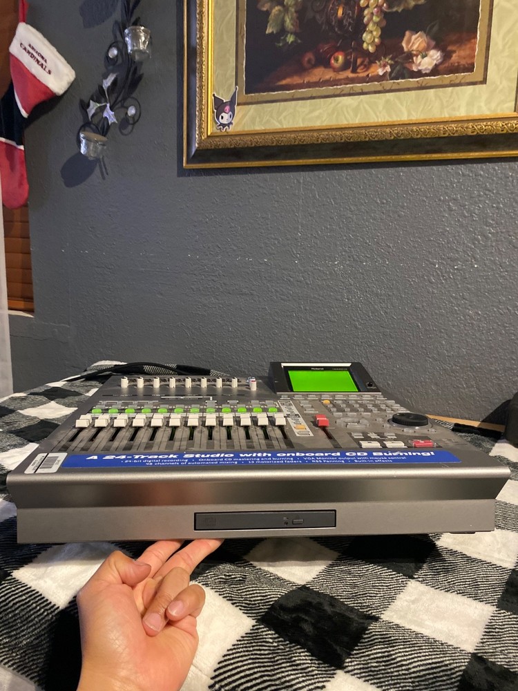Roland VS-2400CD Digital Recorder 24-Track CD-RW(Damaged button)