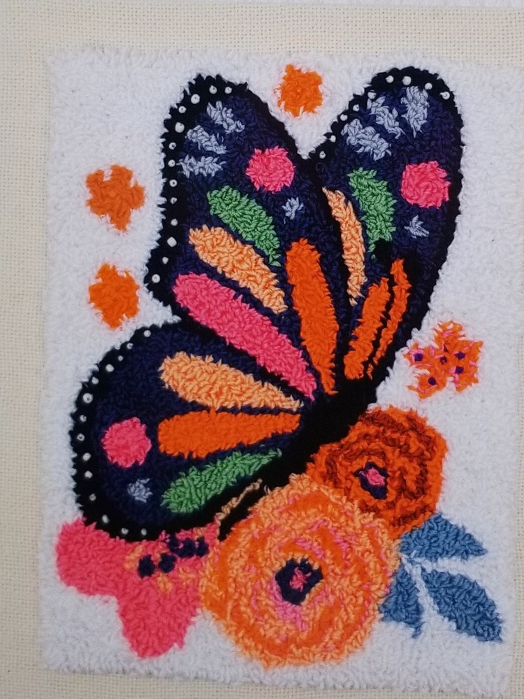 NEEDLE ART BUTTERFLY.CANVAS PUNCH KIT.8"X10".
