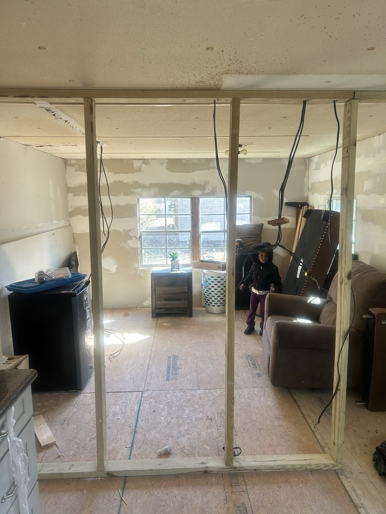 Contemporary Prefab Mobile Home 2 Bed 2 Bath Multiple Windows Wood Metal.