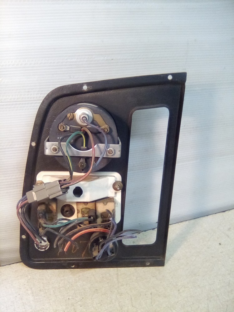 Ford LTS8000 E8HT-800433A-AW Gauge Switch Panel