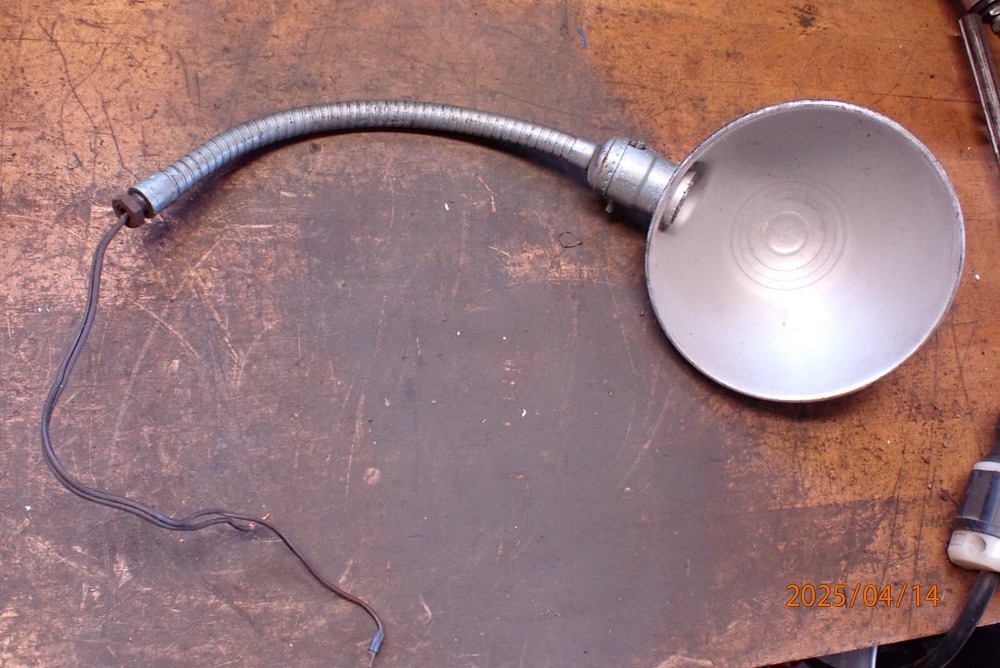 VINTAGE MACHINE LAMP LIGHT WITH FLEXIBLE ARM