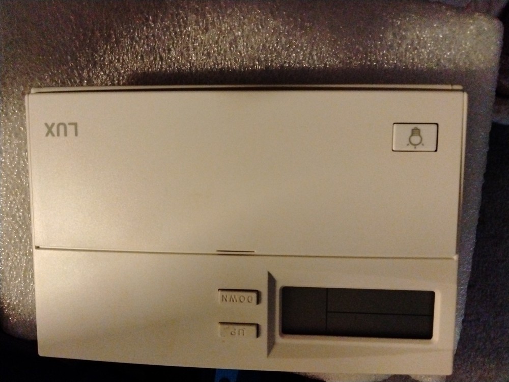 Lux Central Heat And Air Controller