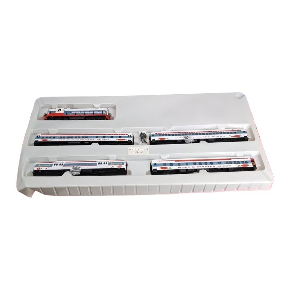 IHC James E Strates Shows HO Scale Train Set Carnival Train Missing Trucks