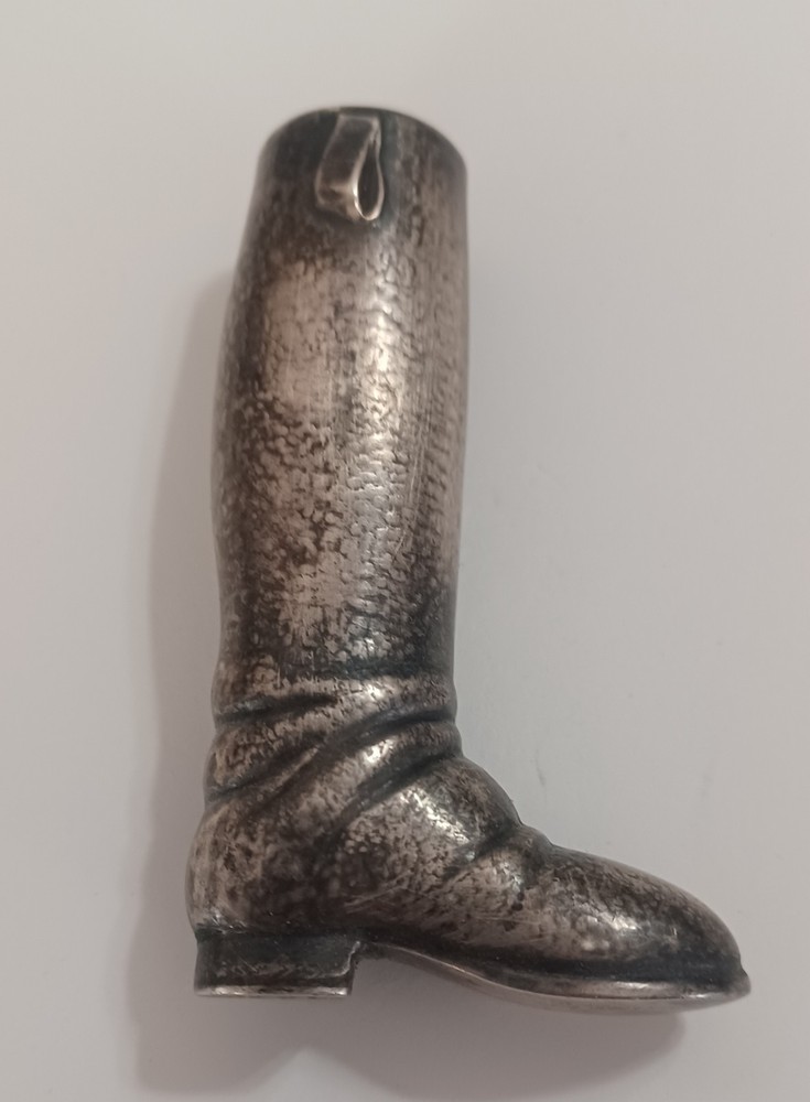 Sterling. 925 boot shaped handle.