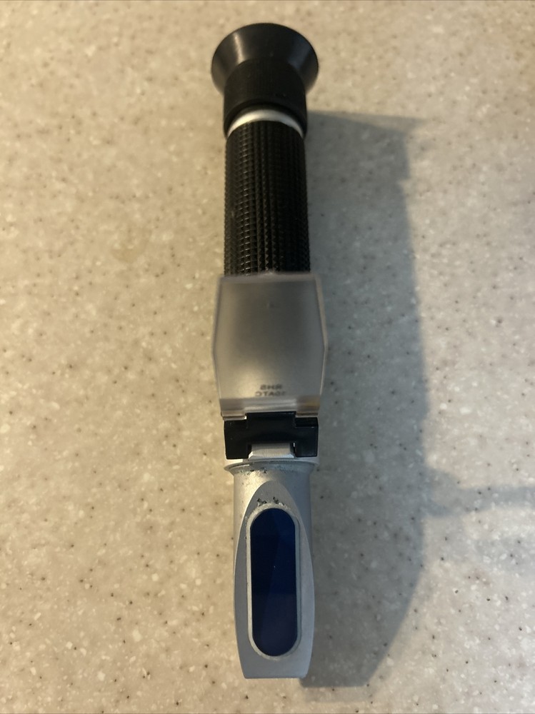 Portable Refractometer Model RHS-10ATC