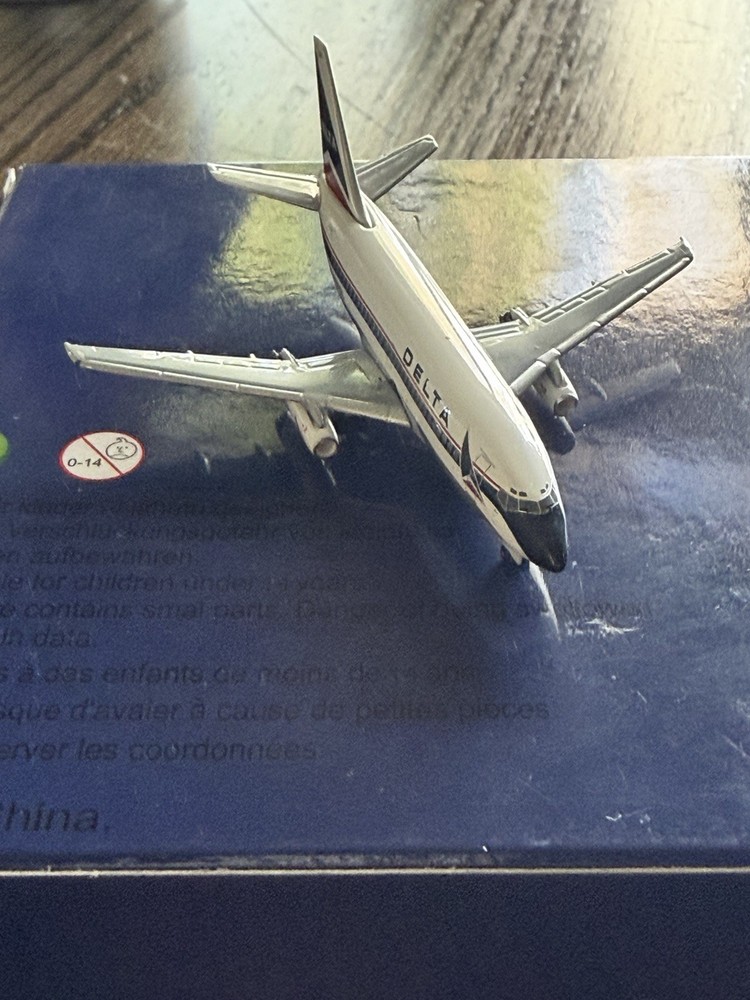 Aero Classics 1:400 Delta 737-200