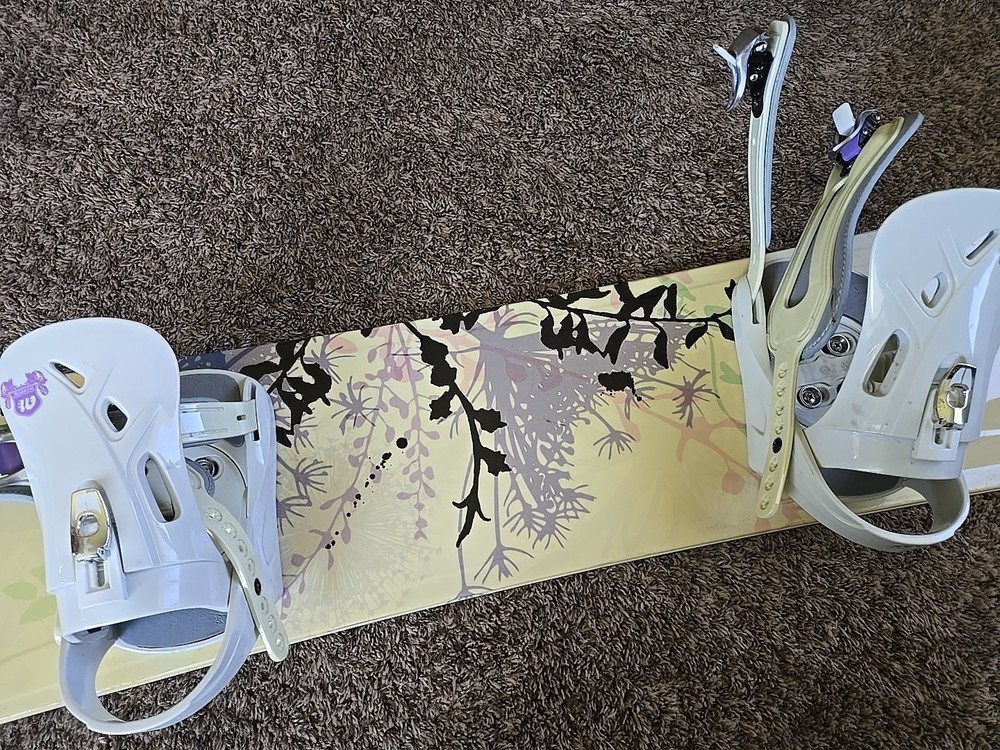 MORROW WILDFLOWER 53 SNOWBOARD WITH BINDINGS