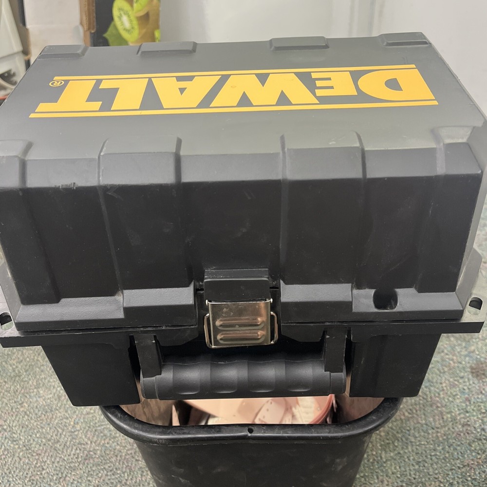 DEWALT DW096 Magnification Automatic Optical Level 26X with Case