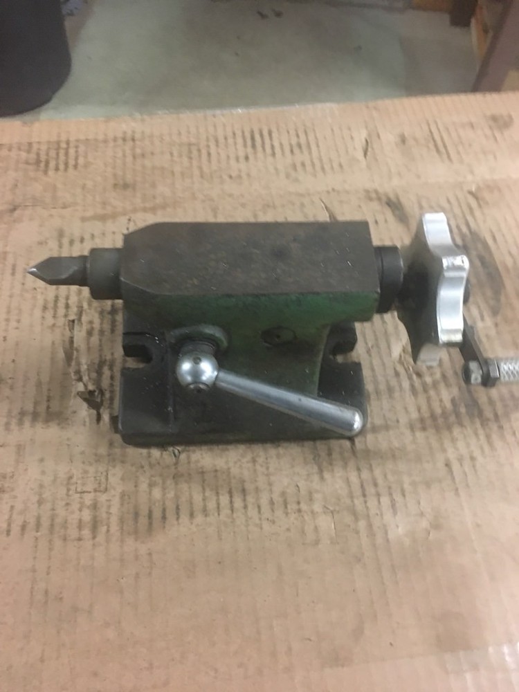 Adjustable dividing head tailstock