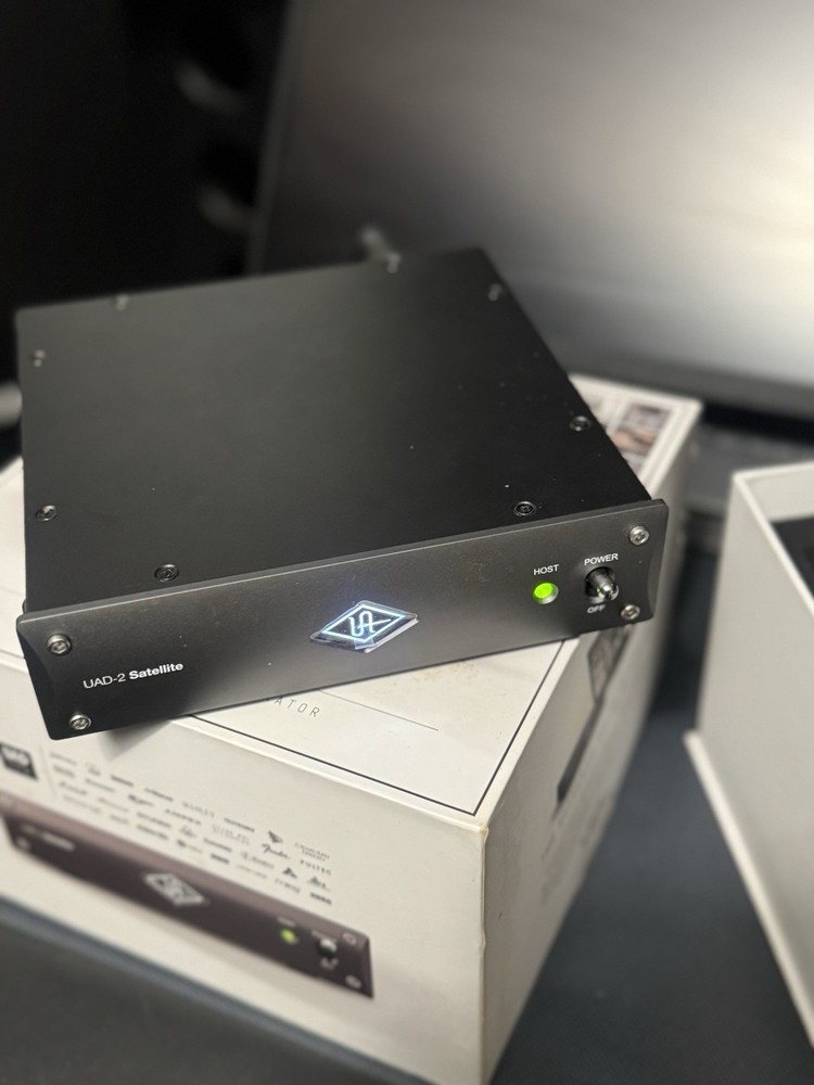 Universal Audio UAD-2 Satellite Thunderbolt Audio Interface w/ Adapter & Cable
