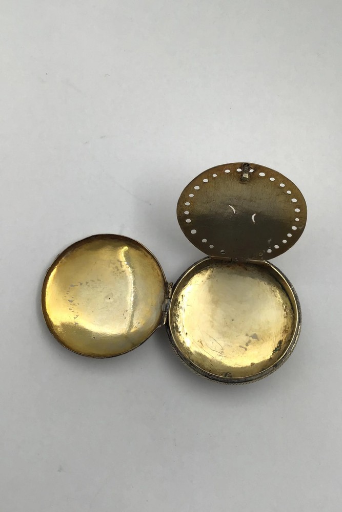 Silver (Partially gold-plated) Main water egg