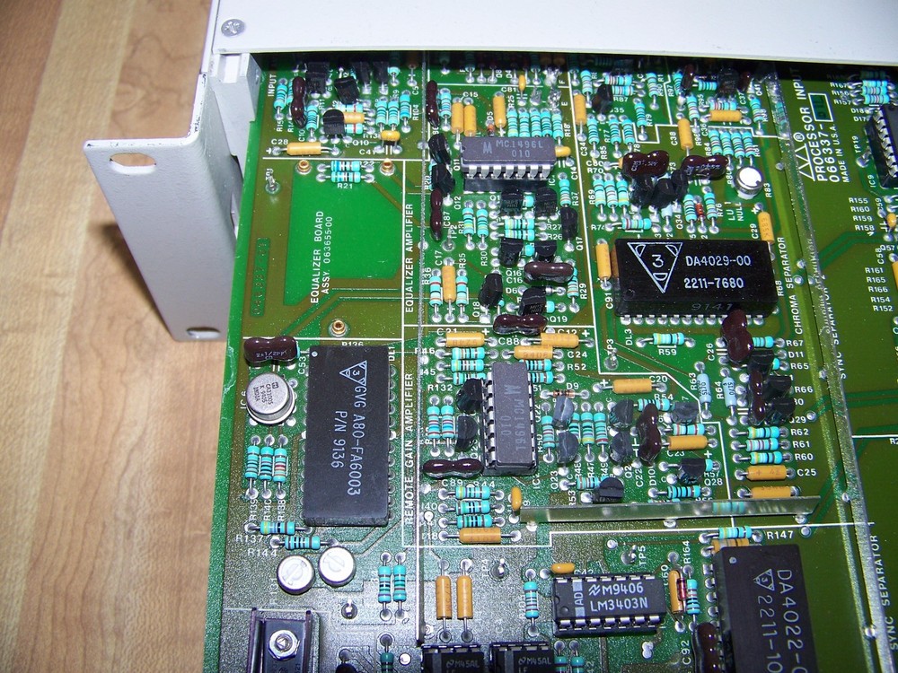 Grass Valley Group 3240 -2RU Video Processing Broadcast Amplifier + Modules