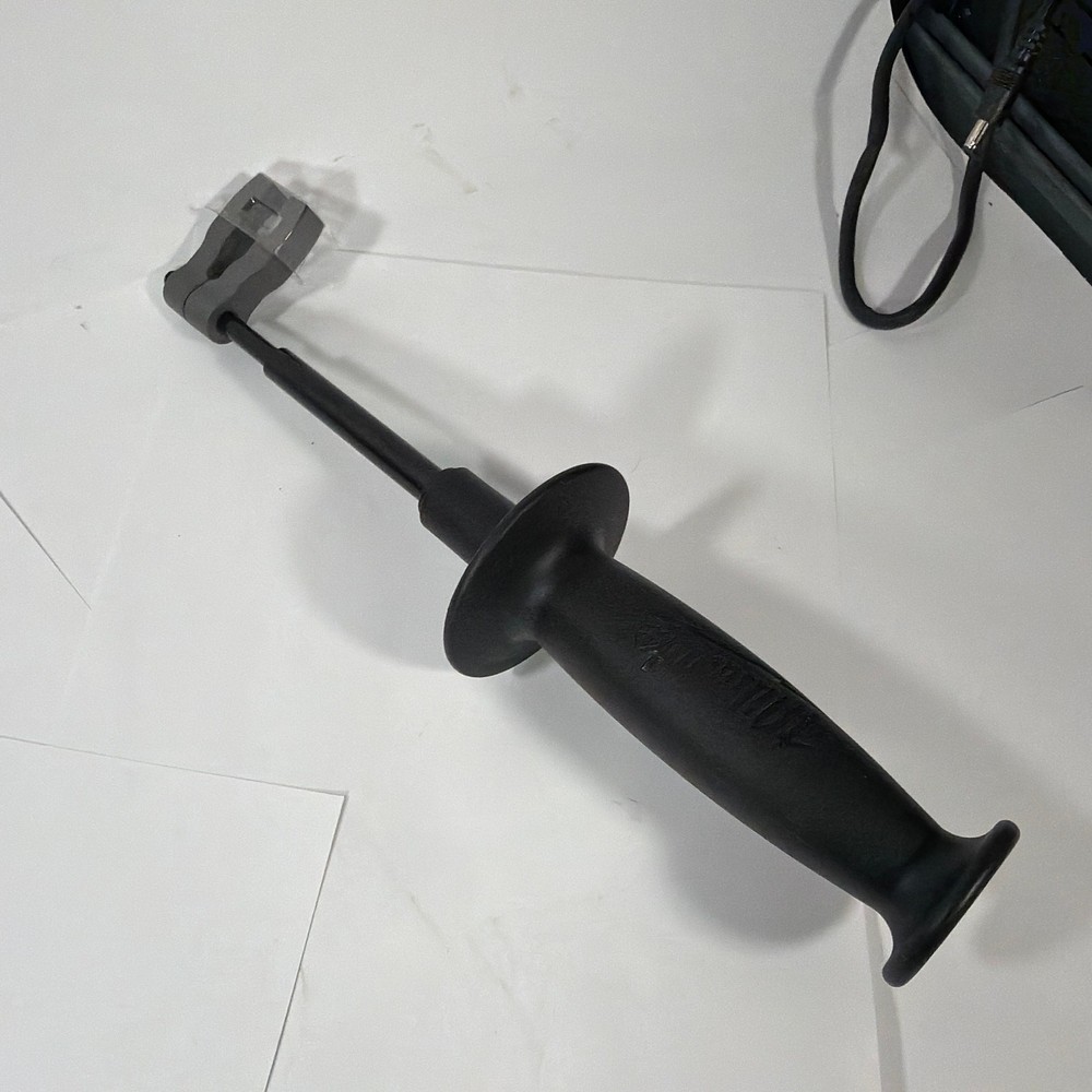 Milwaukee 516067 Adjustable Auxiliary Side Handle Assembly With Clamp