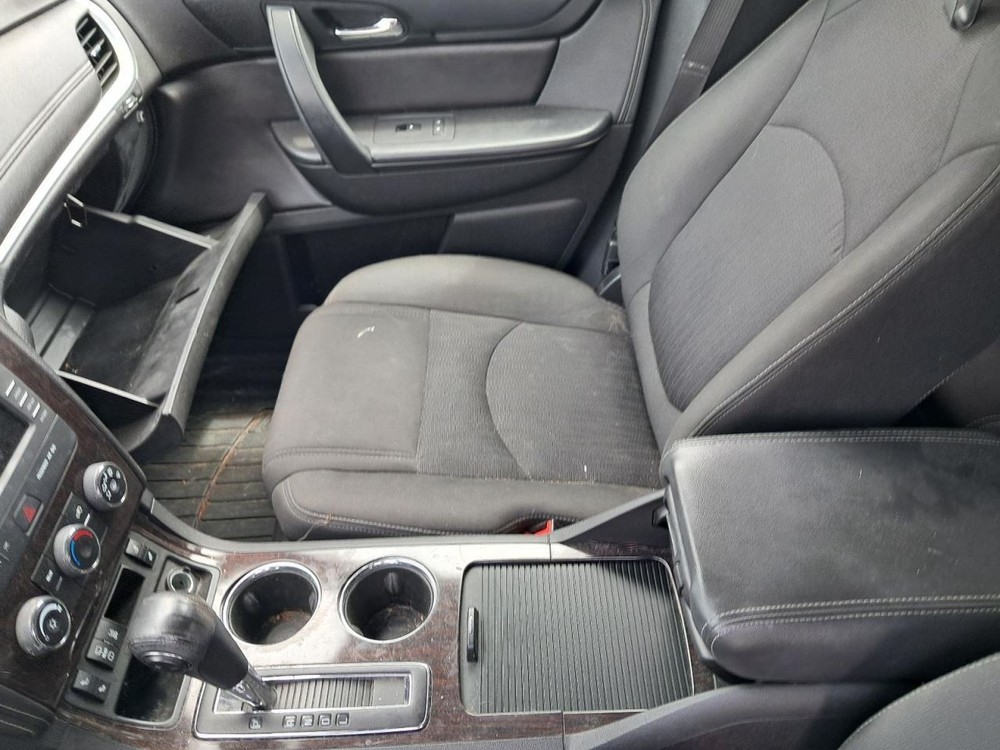 TRAVERSE  2017 Glove Box 4744060