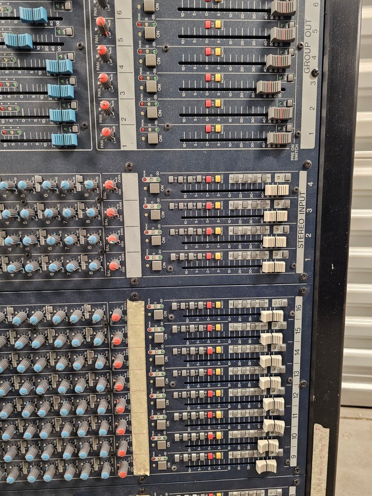 Yamaha IM8-32 Sound Reinforcement Console