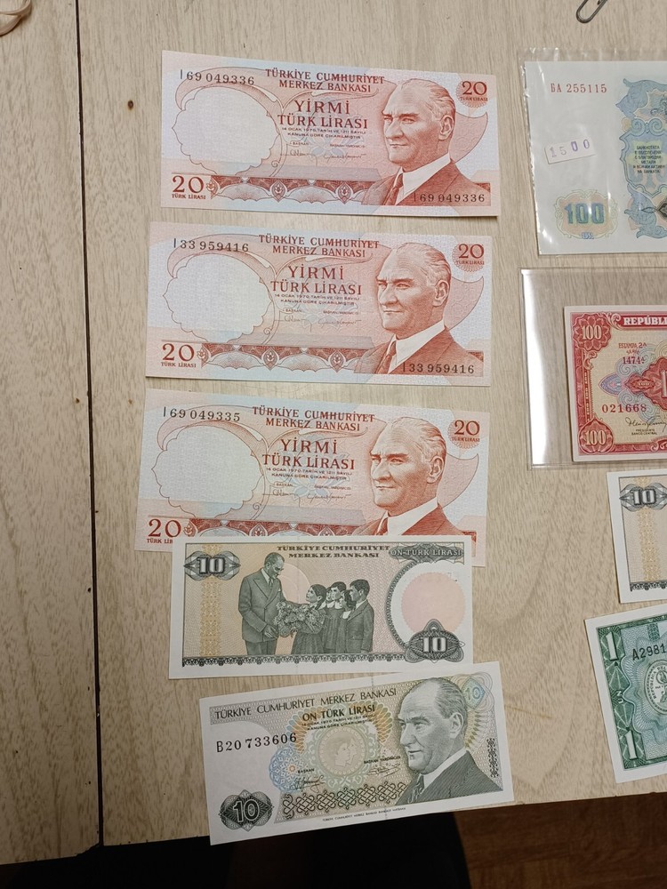 13 Foreign Bank Notes Little To No Circulation Banknotes